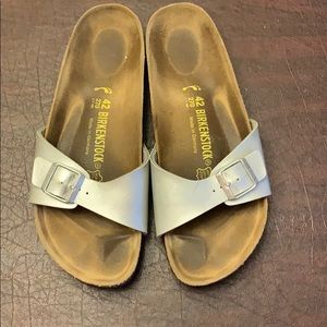 Birkenstock’s silver woman’s sandals 42
